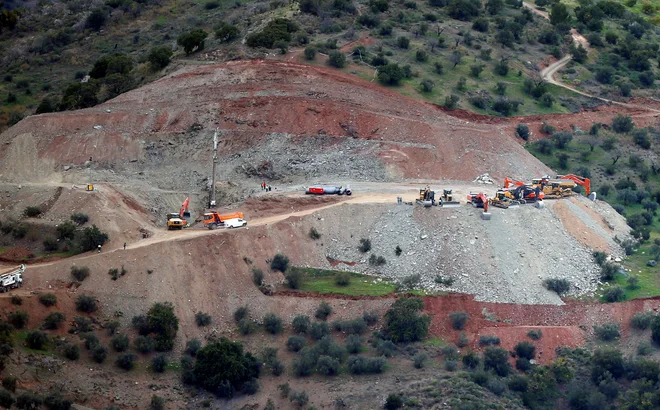 Območje, kjer poteka reševanje. FOTO: Reuters