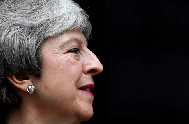 Theresi May ne ostane dosti drugega, kot da v novih pogajanjih z EU poskuša najti kompromis boljši kompromis sedanjemu. FOTO: REUTERS