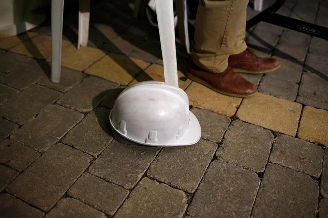 Rudarji si morajo privoščiti tudi počitek. FOTO: Reuters