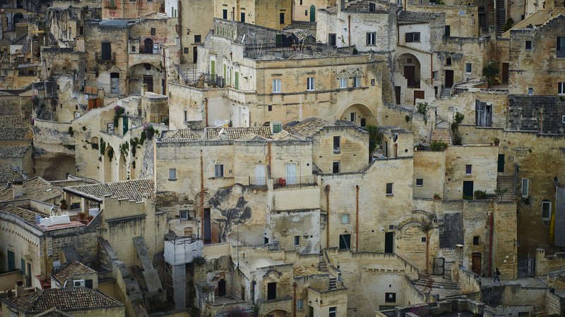 Fotografija: Matera velja za najstarejšo naselbino na območju Italije. FOTO: Primož Zrnec/Delo