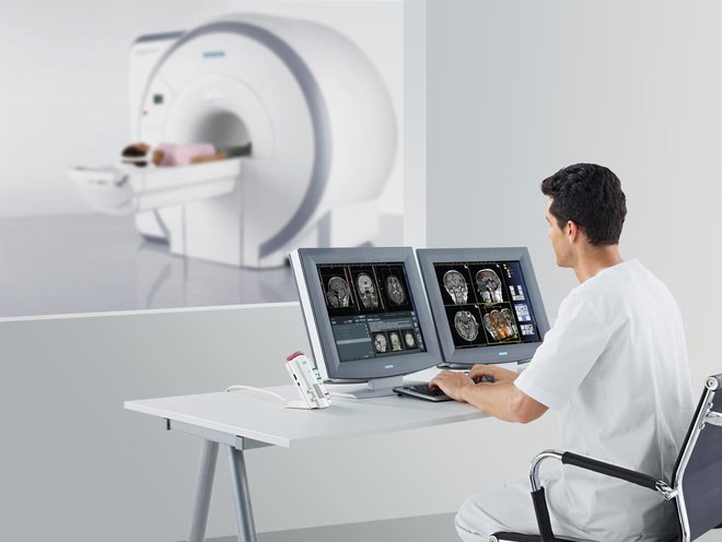 Najuporabnejše je magnetno resonančno slikanje (MRI). Foto: Artros