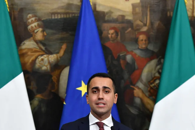Podpredsednik italijanske vlade in vodja Gibanja 5 zvezd Luigi Di Maio je Franciji pripisal odgovornost za slabo gospodarsko kondicijo in revščino nekaterih afriških držav. FOTO: Alberto PIZZOLI / AFP