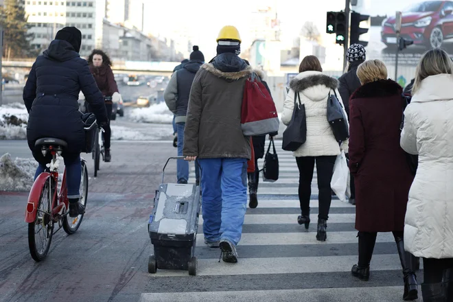 Delo, potovanje in druge aktivnosti lahko pomagajo premagati hudo bolezen, kot je rak. FOTO: Leon Vidic/Delo