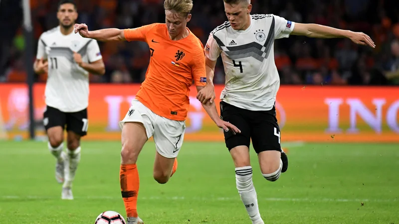 Fotografija: Frenkie de Jong ima že zdaj pomembno vlogo v nizozemski reprezentanci. FOTO: Reuters