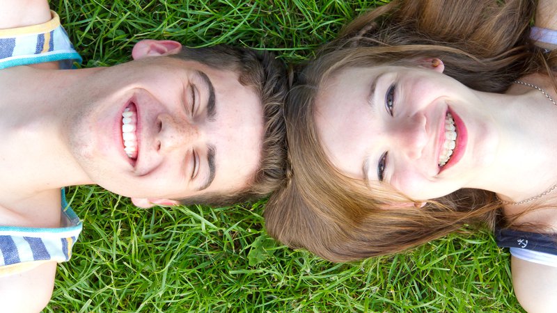 Fotografija: Precepljenost tako deklet kot fantov bi skoraj v celoti preprečila širjenje okužb s HPV. FOTO: Shutterstock