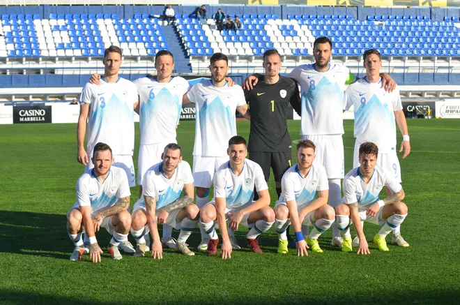 Začetna enajsterica Slovenije: Sorčan; Sikošek, Korun, Delamea, Klinar; Vancaš Požeg, Vetrih, Dervišević, Hotić; Zahović, Vombergar. Foto NZS