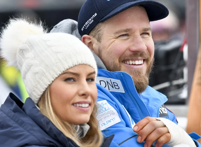 Kjetil Jansrud (z dekletom Carolino) bo tekme spremljal iz ciljne arene. FOTO: AFP