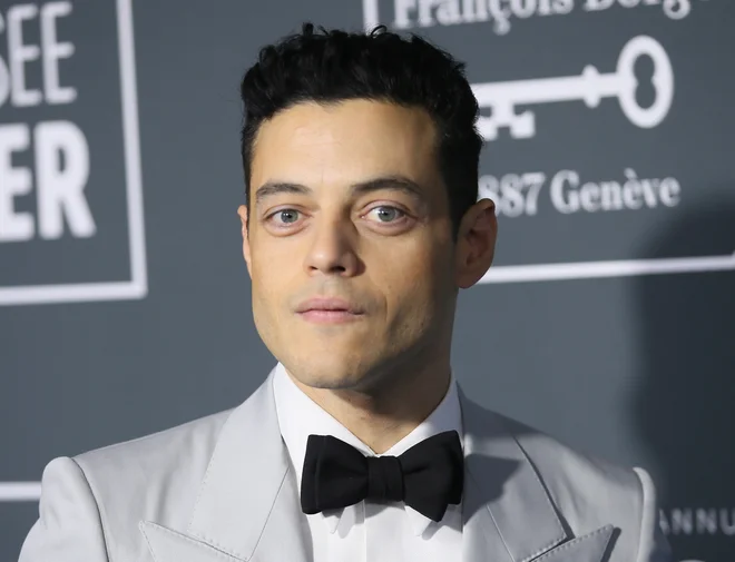 Takole izgleda Rami Malek na rdeči preprogi.<br />
Foto Reuters