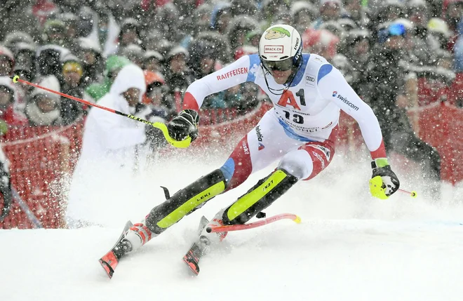 Ramon Zenhausern je bil v sneženju najhitrejši na prvi progi. FOTO: AFP