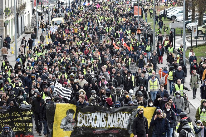 Protesti rumenih jopičev v Franciji potekajo vse od novembra lani. FOTO: Sebastien Salom Gomis/AFP