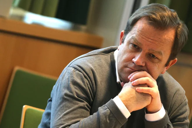 Dejan Prešiček je poleg zahtev za odstop v zadnjih dneh dobil tudi več izrazov podpore od kulturnih institucij in posameznikov, ki so hvalili njegovo učinkovitost. FOTO: Tomi Lombar/Delo