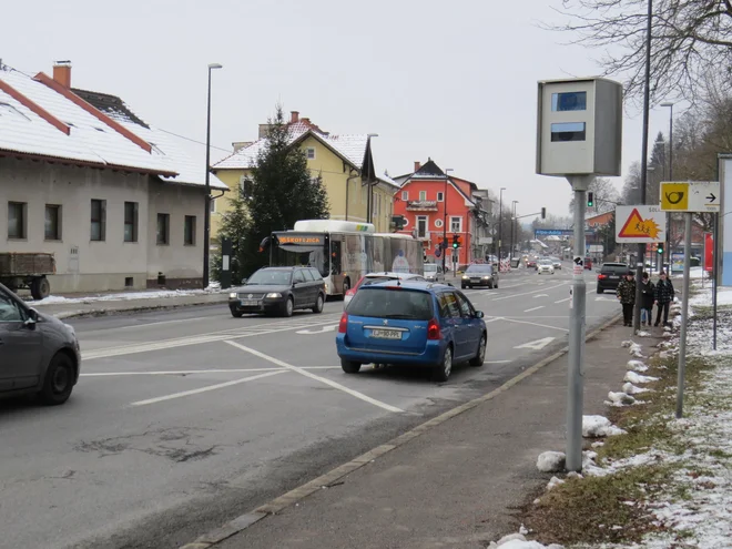 Tudi radar na Dolenjski cesti je zelo delaven. FOTO: Bojan Rajšek/Delo