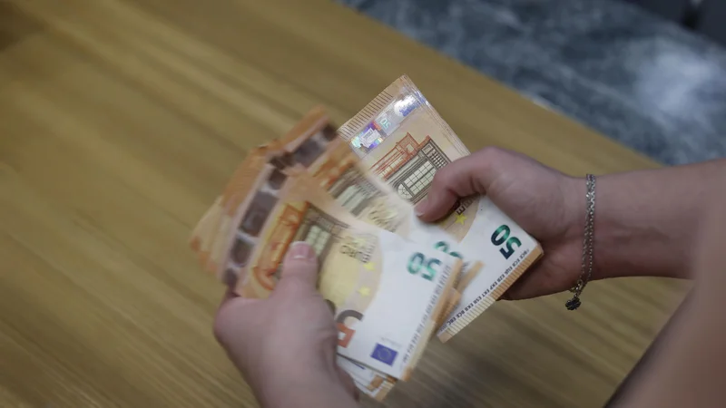 Fotografija: Po podatkih Zpiza je bilo lani povprečno 617.299 uživalcev pokojnine. Foto: Leon Vidic