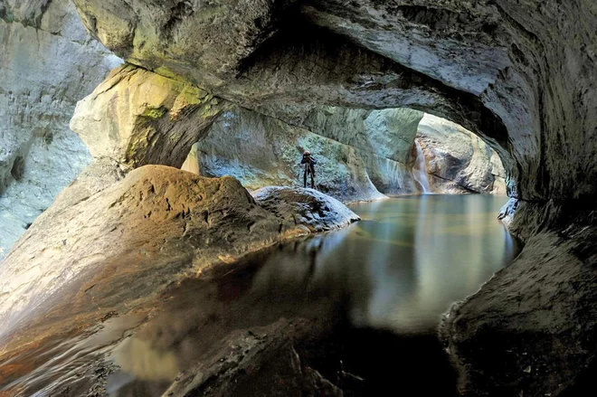 Martelova dvorana v Škocjanskih jamah z 2,2 milijona kubičnih metrov prostornine velja za največjo podzemno dvorano v Evropi. FOTO: PŠj