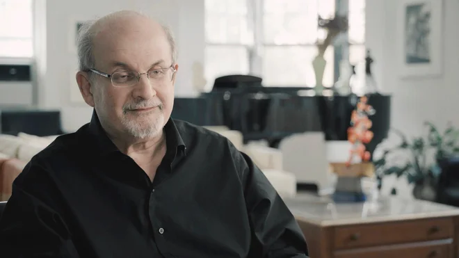 Salman Rushdie, s smrtjo za petami. Foto TVS