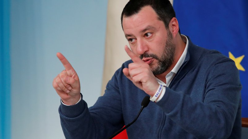 Fotografija: Italijanski notranji minister Matteo Salvini je tvitnil: »Tvegam tri do 15 let zapora, ker sem ustavil prihod nezakonitih priseljencev v Italijo. Sem brez besed.« FOTO: Reuters
