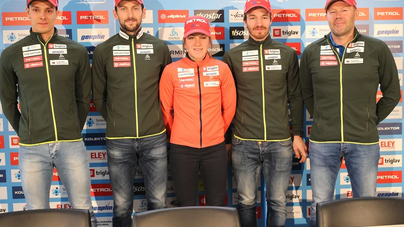 Fotografija: Rok Tršan, Jakov Fak, Lea Einfalt,Mitja Drinovec in trener Uroš Velepec 

FOTO Tomi Lombar/Delo