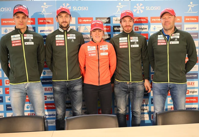 Rok Tršan, Jakov Fak, Lea Einfalt,Mitja Drinovec in trener Uroš Velepec&nbsp;<br />
<br />
FOTO Tomi Lombar/Delo