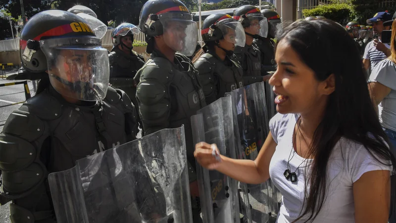 Fotografija: V prvem tednu protestov je umrlo 35 ljudi. FOTO: AFP