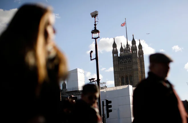 Vloga britanskega parlamenta v pogajanjih o brexitu postaja čedalje bolj opazna. FOTO: Tolga Akmen/AFP