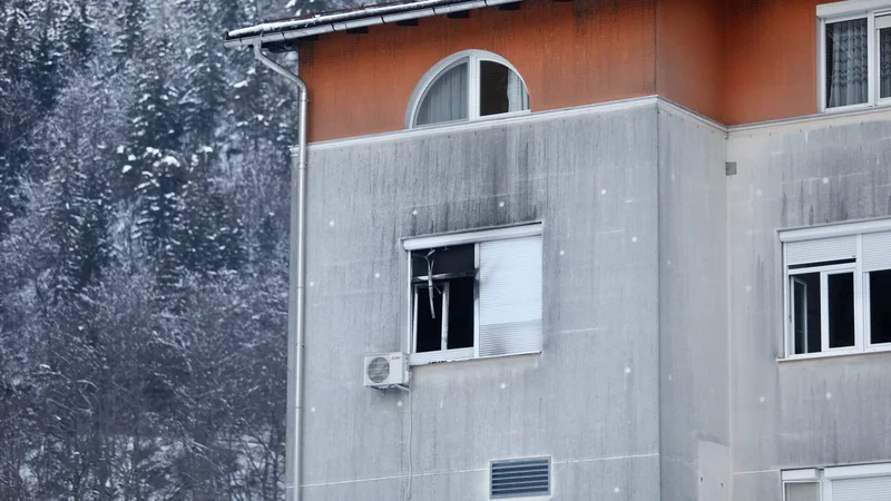 Fotografija: Zagorelo je v tretjem nadstropju. FOTO: Voranc Vogel