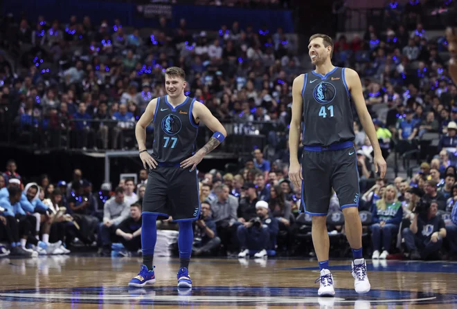 Dončić in Nowitzki se bosta družila tudi v Charlottu. FOTO: Reuters