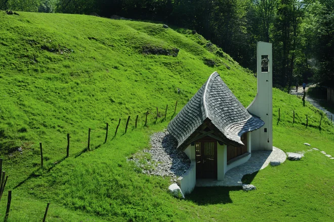 Družinska kapelica Bovec, Atelje Ostan Pavlin FOTO: Miran Kambič