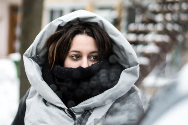 Mraz v Montrealu. Že zdaj so temperature globoko pod ničlo, v prihodnjih dneh pa bi se lahko spustile celo do skoraj minus 30 stopinj Celzija. FOTO: Martin Ouellet-diotte/AFP