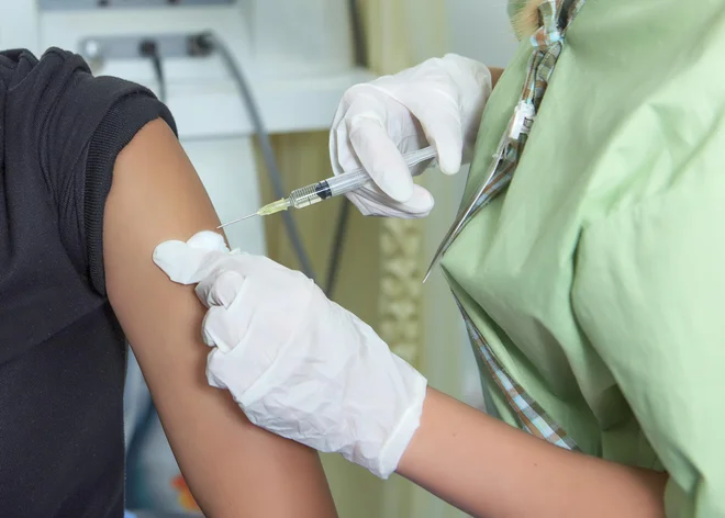Porast obolelih je pri nas opazen v vseh starostnih skupinah, razen pri starejših od 65. let. FOTO: Getty Images/istockphoto
