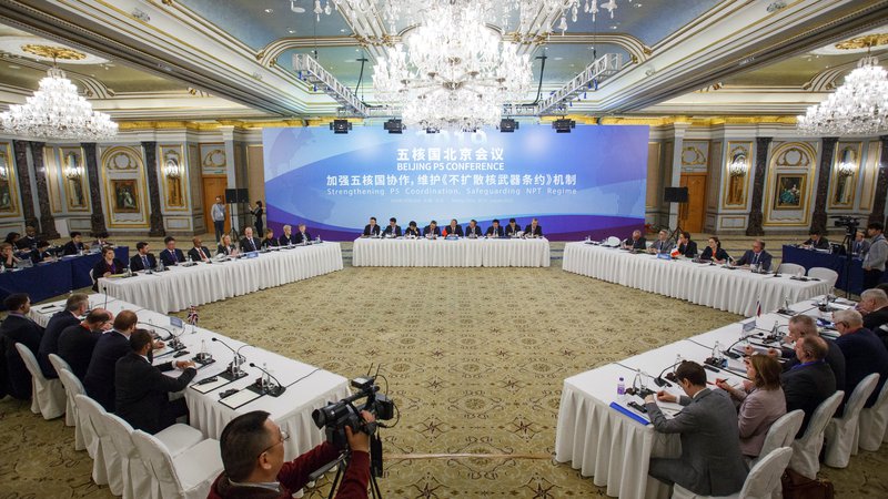 Fotografija: Na dvodnevni jedrski konferenci v Pekingu sodelujejo predstavniki ZDA, Rusije, Kitajske, Velike Britanije in Francije. FOTO: Reuters