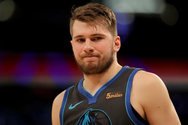 Luka Dončić kljub izjemnemu številu glasov navijačev ne bo igral na tekmi All-Star NBA. FOTO: Elsa/AFP