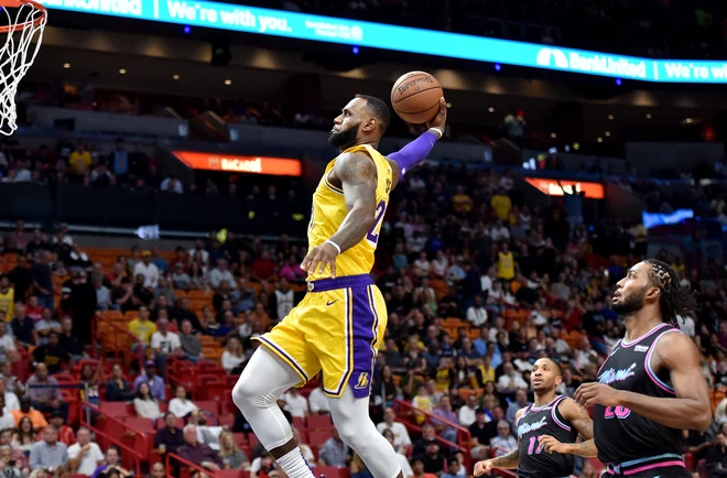 LeBron James (z žogo) in Giannis Antetekounmpo bosta 7. februarja izbrala ekipi za tekmo All-Star. FOTO: Steve Mitchell/Usa Today Sports