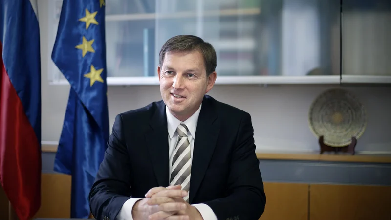 Fotografija: Nizka udeležba na zadnjih evropskih volitvah kaže, da se ne zavedamo pomena EU in da smo preveč indiferentni do naše skupne prihodnosti, poudarja Miro Cerar. FOTO: Blaž Samec