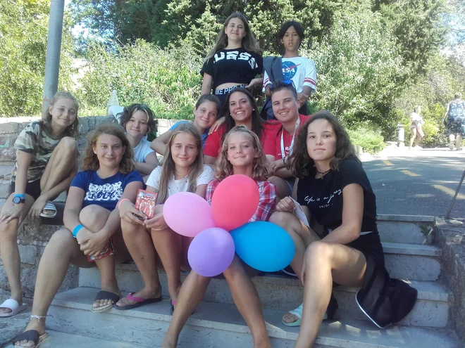 V 12 letih je v okviru akcije <em>Peljimo jih na morje</em>&nbsp;letovalo več kot 3500 otrok in skoraj 1800 starostnikov. Foto Nataša Čepar