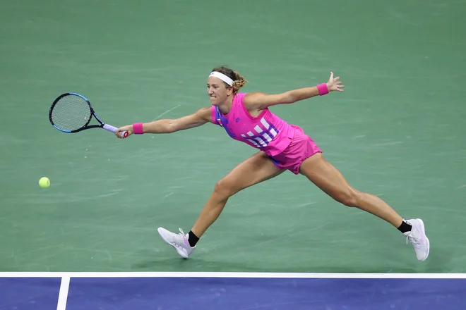 Belorusinja Viktoria Azarenka je ustavila 38-letno Američanko&nbsp; Sereno Willimas v lovu za 24. posamično lovoriko na grand slamih&nbsp; in se uvrstila v veliki finale OP ZDA, v katerem bo njena tekmica zmagovalka turnirja leta 2018 Naomi Osaka. FOTO: Matthew Stockman/AFP