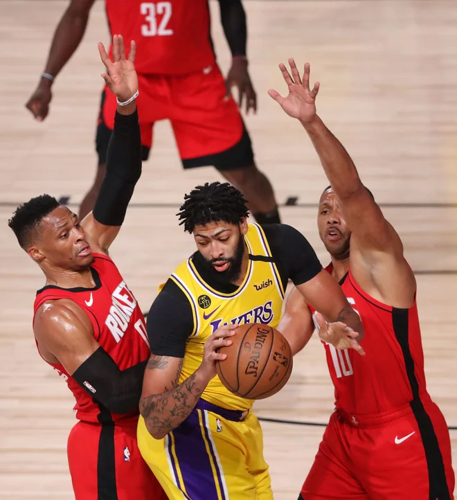 Anthony Davis je bil najbolj razigrani mož LA Lakers, ki mu Houstonovi igralci niso bili kos. FOTO: Michael Reaves/AFP