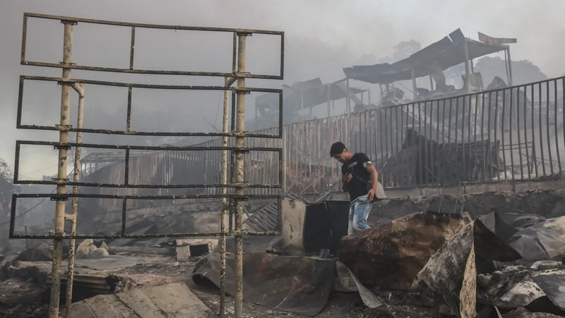 Fotografija: Lezbos nas je spomnil na to, da se je ta večplastna tragedija začela že veliko pred pandemijo. FOTO: Manolis Lagoutaris/Afp