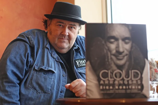 Fotograf Žiga Koritnik in njegovi Urejevalci oblakov.<br />
Foto: Tomi Lombar<br />
&nbsp;