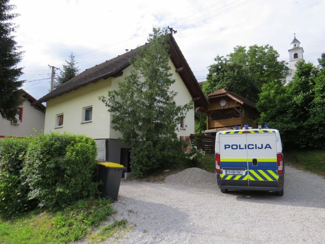 Hišne preiskave so med drugim potekale tudi v Kresnicah. FOTO: Bojan Rajšek/Delo