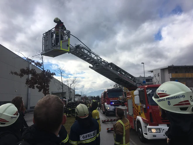 To je bila že druga večja gasilska intervencija na tem objektu v zadnjem letu in pol. FOTO: Gasilci Kranj-Primskovo