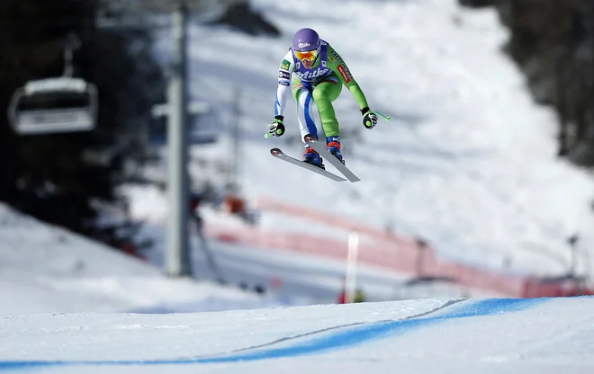 V taboru Mikaele Shiffrin budno spremljajo tudi smučanje Ilke Štuhec. FOTO: Matej Družnik/Delo