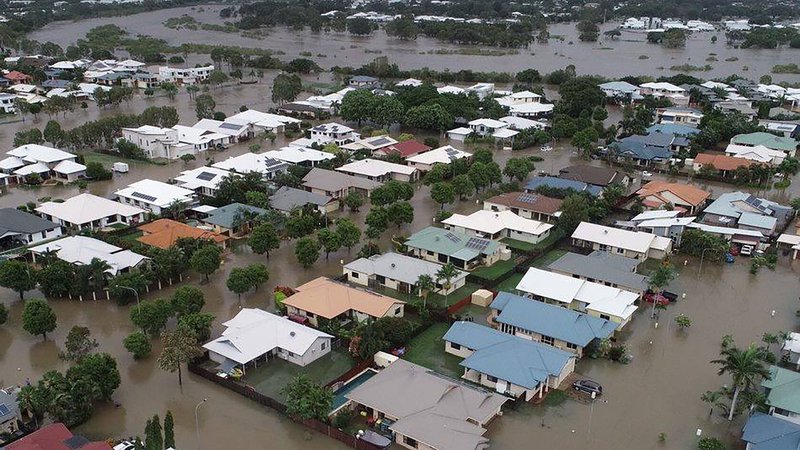 Fotografija: Zaradi poplav je ogroženih več kot 20.000 domov. FOTO: AFP