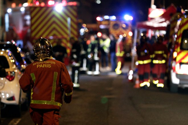 Na pomoč je priskočilo dvesto gasilcev. FOTO: Geoffroy Van Der Hasselt/AFP