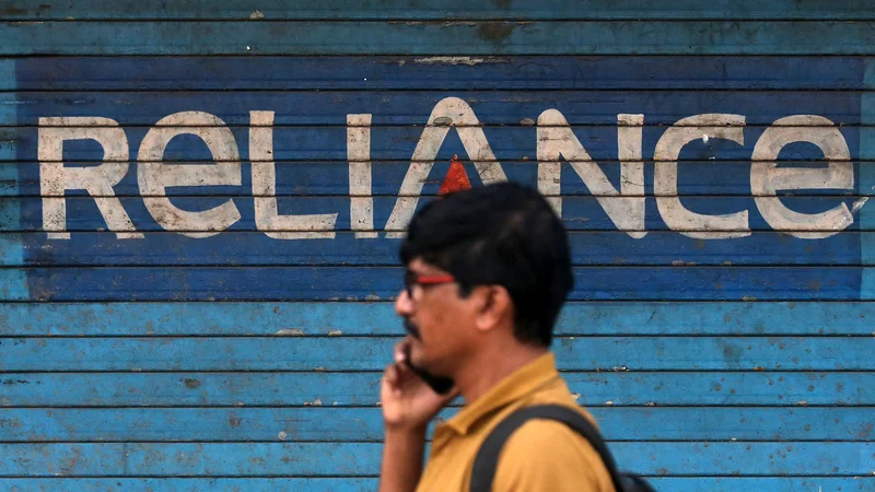 Fotografija: V boju za Reliance zmaguje Reliance Jio starejšega brata Ambani. FOTO: Francis Mascarenhas/Reuters