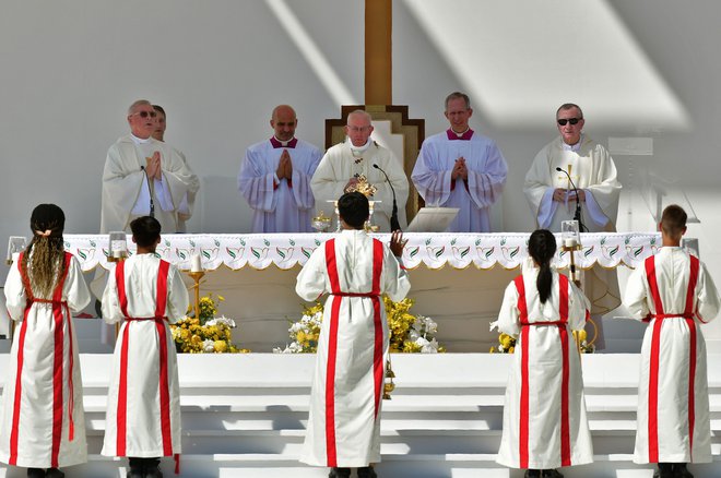 Papež Frančišek zaključuje obisk v Združenih arabskih emiratih. FOTO: Giuseppe Cacace/AFP