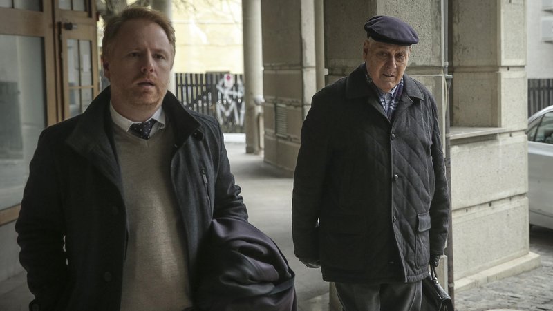 Fotografija: Janez Mesesnel je na sodišče prišel s svojim zagovornikom Urošom Čopom (levo). Foto Jože Suhadolnik