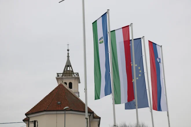 V dvojezični občini Dobrovnik na Madžarski meji so za to, da Pomurci sami ustanovijo svojo pokrajino. FOTO: Jože Pojbič/Delo