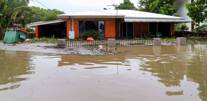 Na tisoče domov je poplavljenih. FOTO: AFP