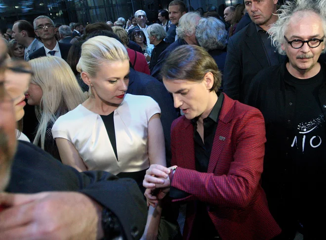 Srbska javnost se počasi privaja temu, da bosta Ana Brnabić (na fotografiji desno) in njena partnerka Milica Đurić dobili otroka. FOTO: Dejan Briza Alo