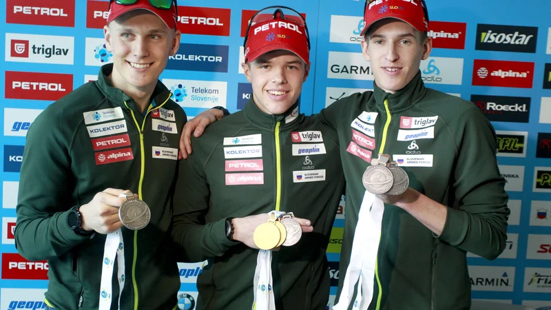 Fotografija: Anton Vidmar, Alex Cisar in Lovro Planko so poskrbeli za izjemno bero slovenske repreznetance na mladinskem SP v biatlonu.
FOTO Roman Šipić/Delo